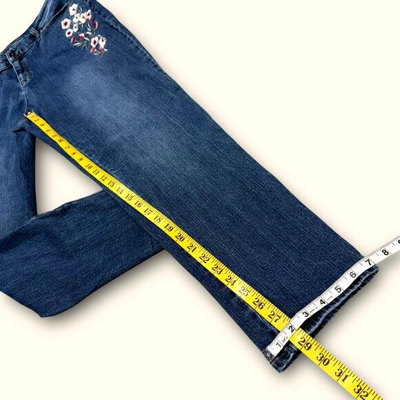 Liz Claiborne Classic Denim Blue Jeans Stretchy Women Size 16 Floral Embroidery - Picture 10 of 11